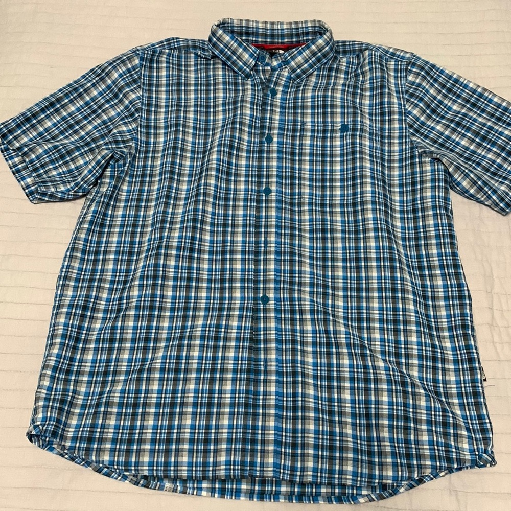 Men’s North Face button-down, short sleeve